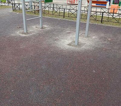 Ремонт резиного покрытия детской площадки